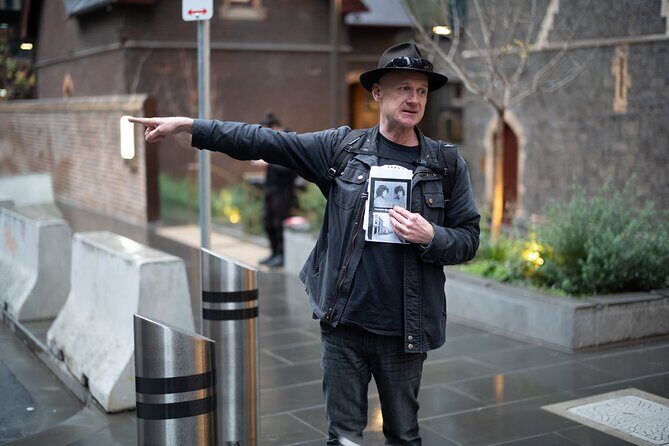 Full day Shared Tour to Twelve Apostle (Melbourne Chinese Tour) - The Memorial Archway: a quick stop with meaning