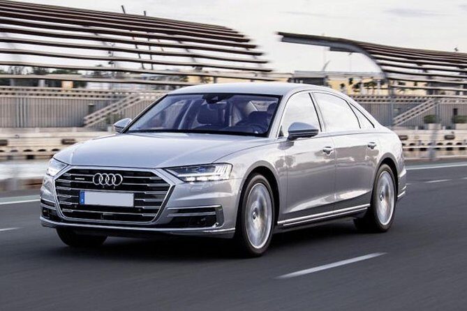 Luxury Chauffeur Car Melbourne Airport To CBD or city to airport - Meeting up smoothly in Melbourne: mobile ticket and simple pickup