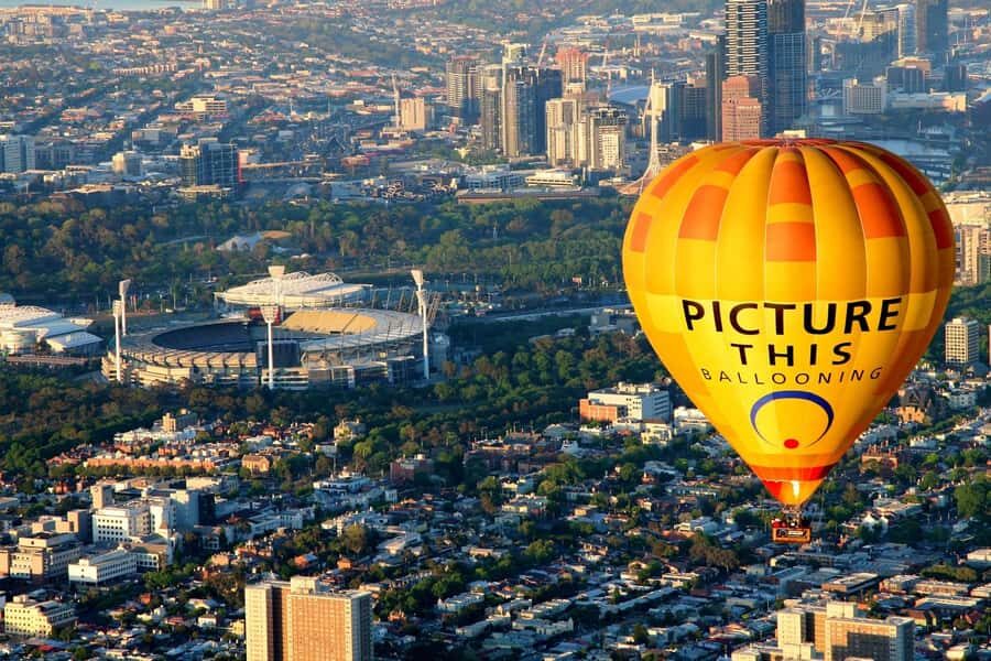 Melbourne: Sunrise Hot Air Balloon Experience with Breakfast - What to bring (and what not to)