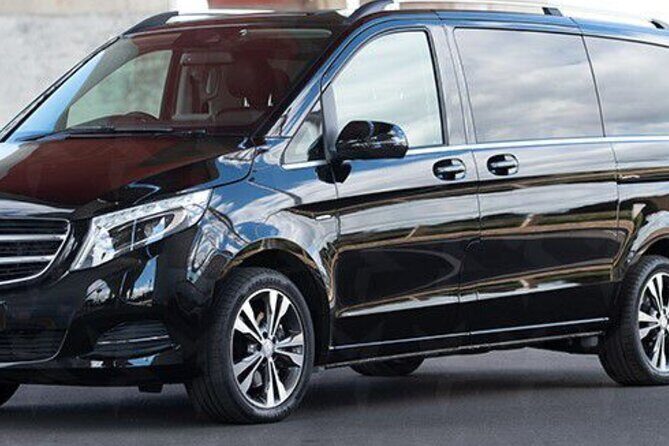 Melbourne (Tullamarine) Airport: Shared Transfer to Melbourne - Finding your pickup at Tullamarine without losing an hour