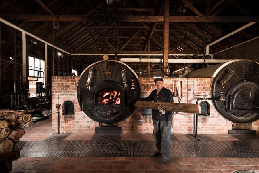 Werribee Mansion & Sovereign Hill Tour - Getting Around and Using the Commentary: Languages and Flow